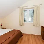 Apartment Dadic *