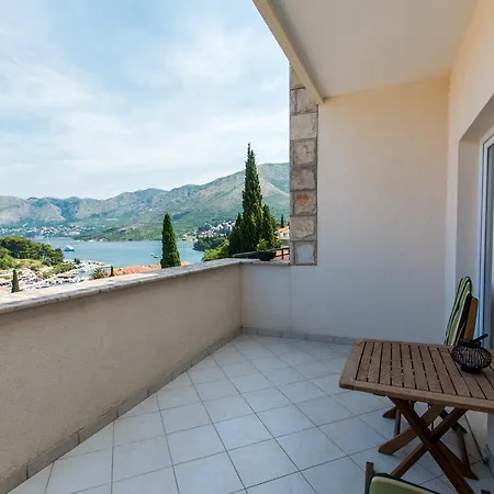 Dadic Apartment